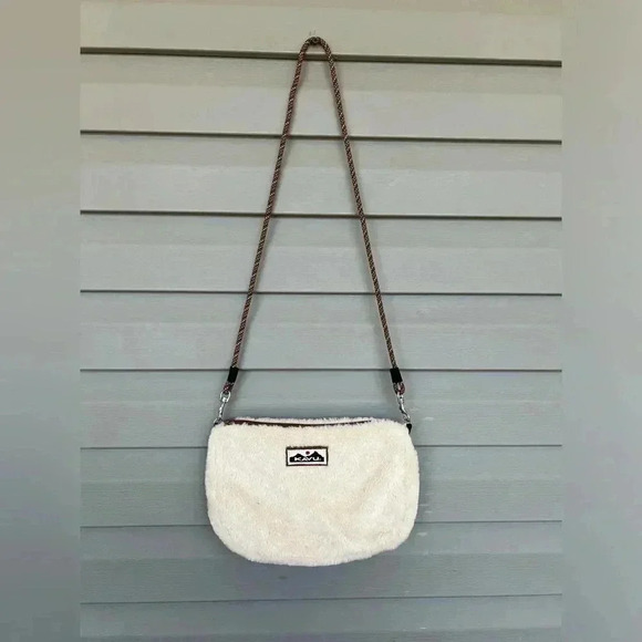 Kavu Handbags - KAVU So Fleecey Crossbody Bag